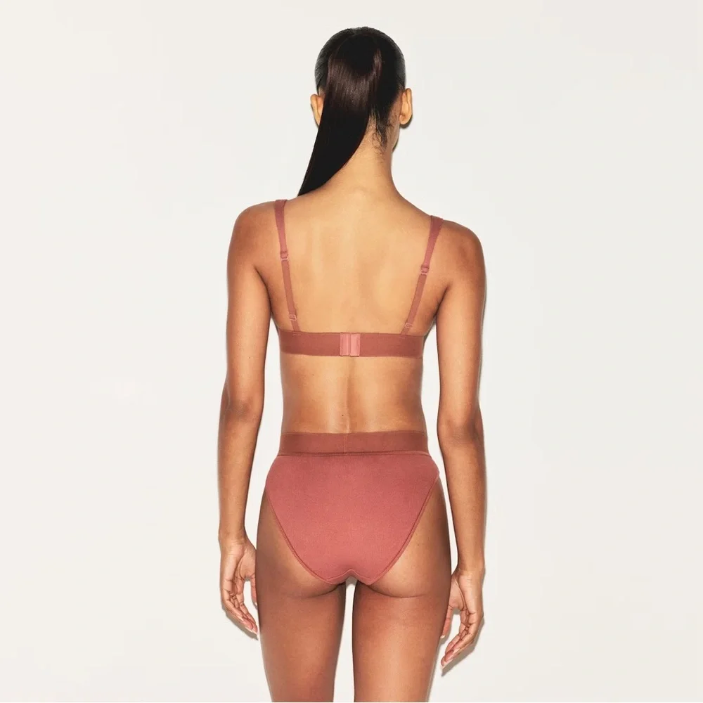 SKIMS Cotton Ribbed Plunge Bralette In Redwood- LARGE - Picture 3 of 6